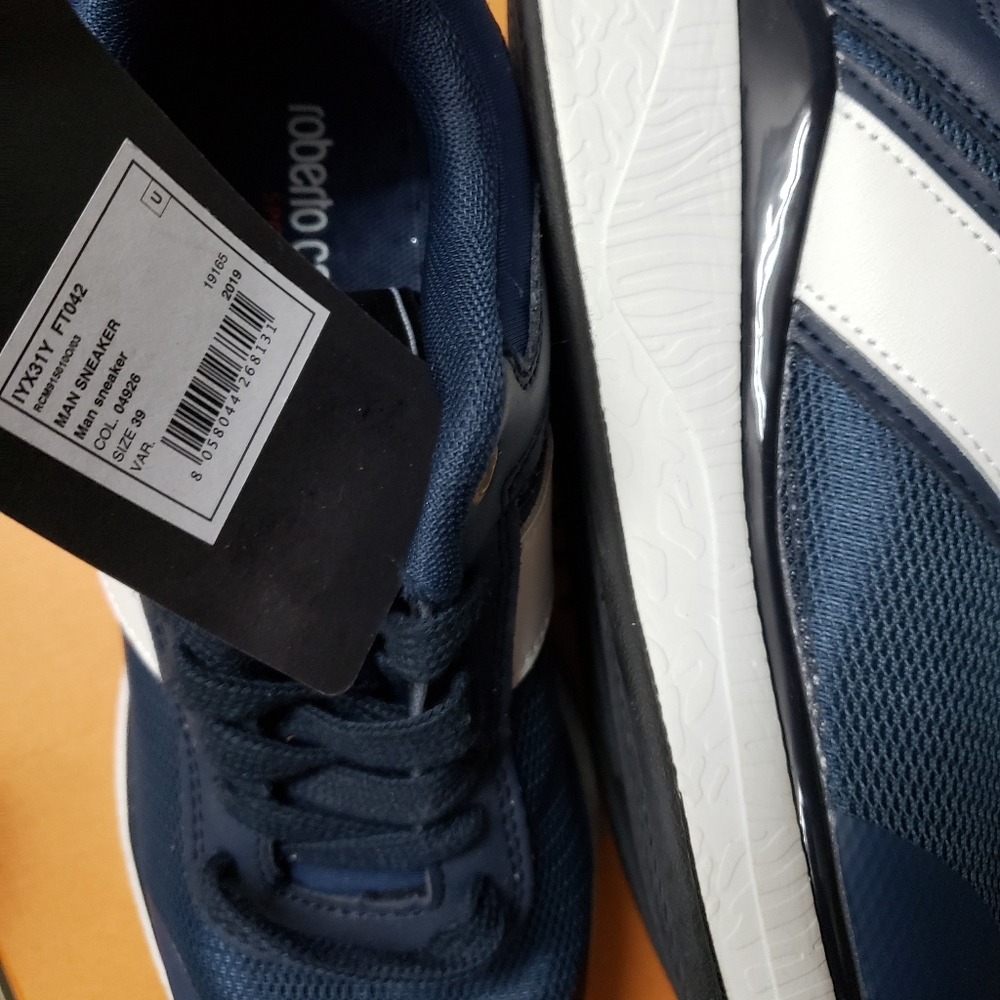 Sneakers - Picture 5 of 7